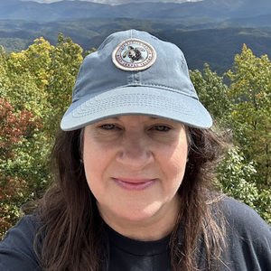 Meet your Posher, Lara